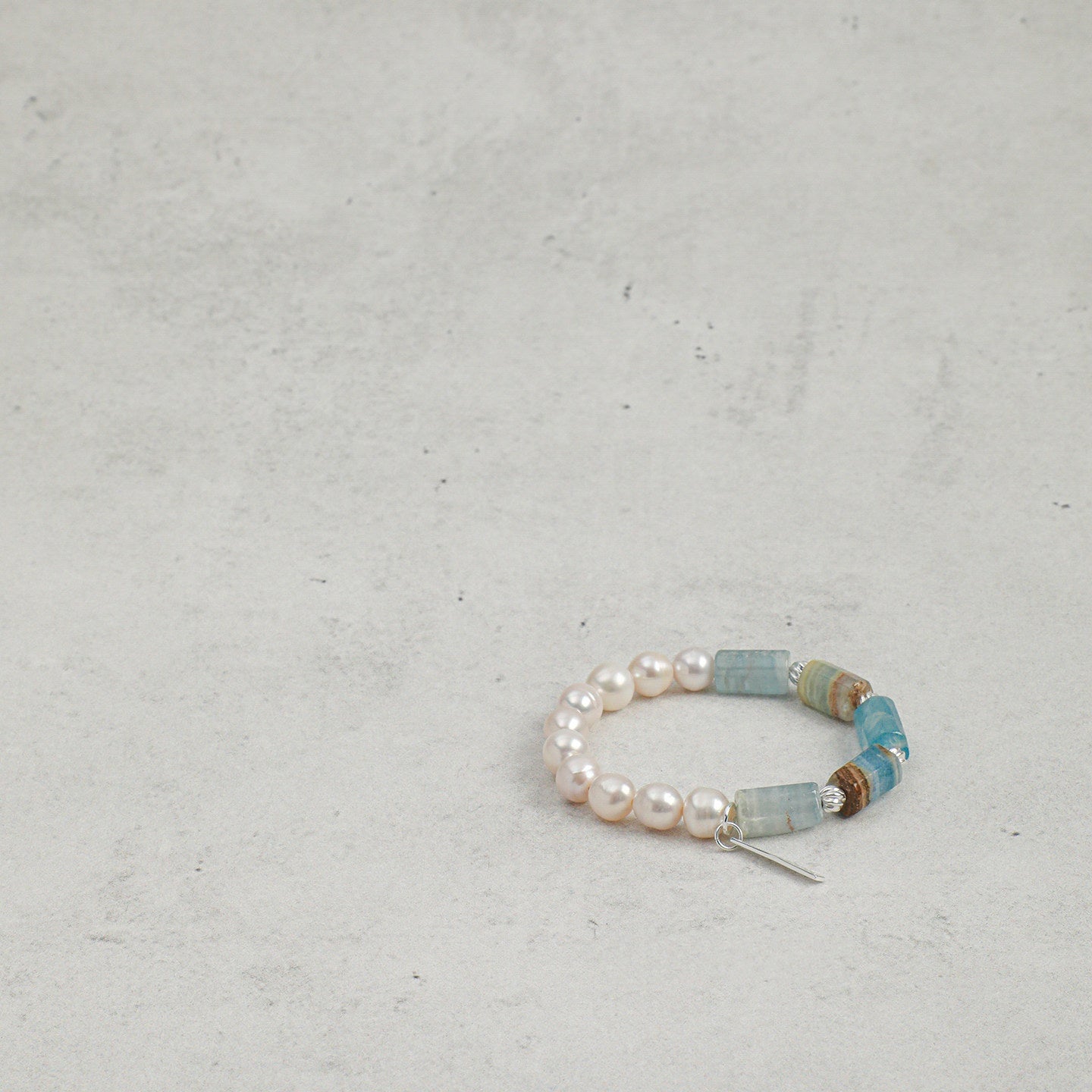 Minimalist Round Pearl & Blue Lace Agate Bracelet